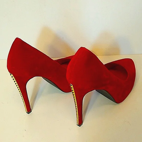 Body Center Heels Shoes Women have a little Scratches are inside of heels. - Picture 5 of 14